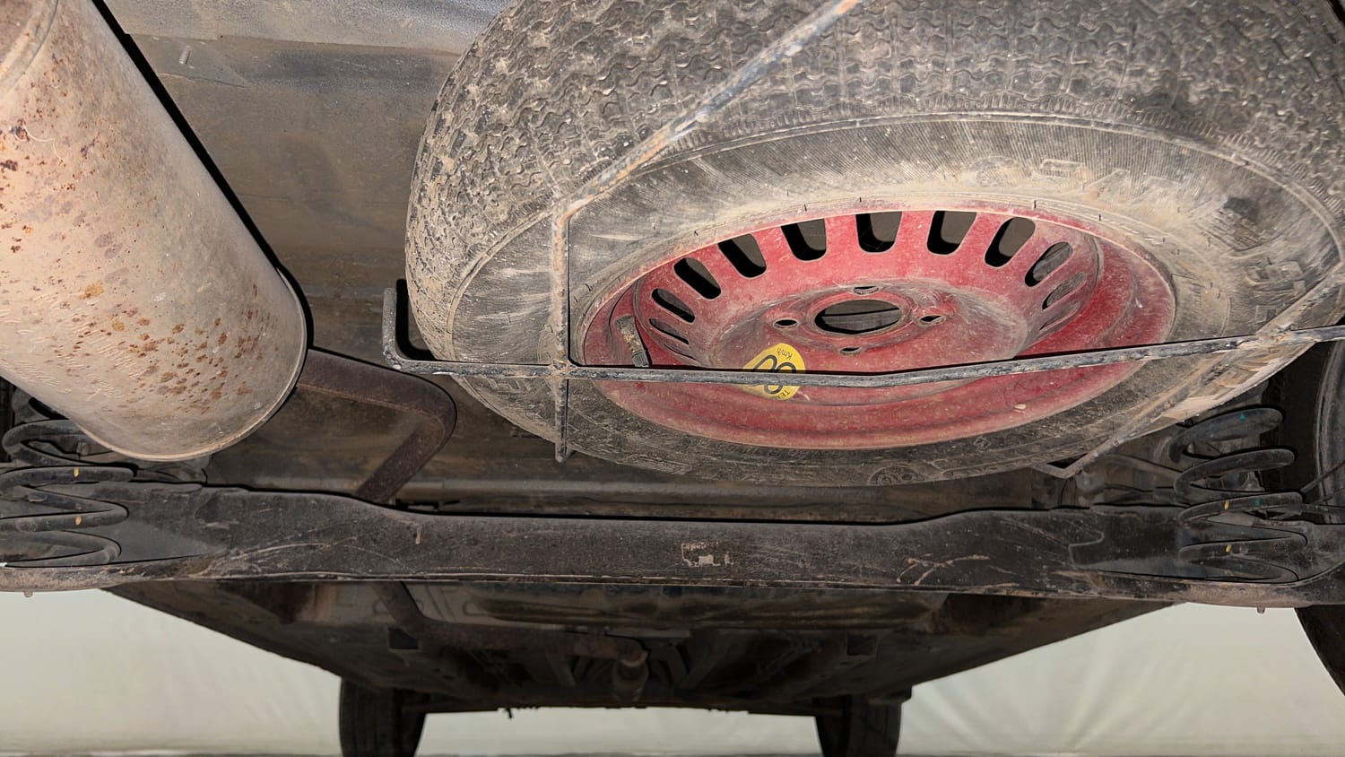 Used 2020 Renault Triber RXZ Petrol Manual extra REAR UNDERBODY VIEW (TAKEN FROM REAR)