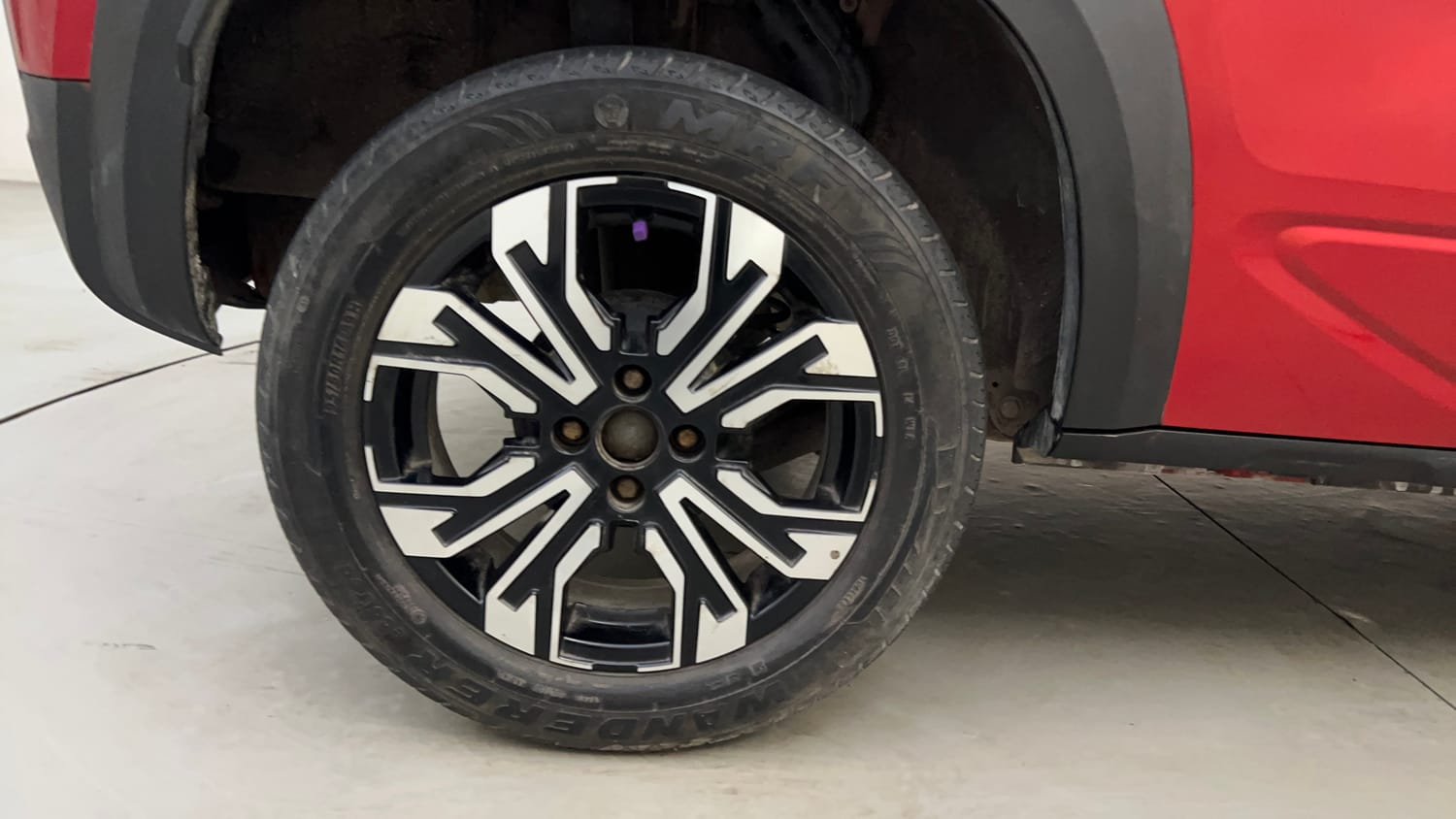 Used 2022 Renault Kiger RXT (O) MT Dual Tone Petrol Manual tyres RIGHT REAR TYRE RIM VIEW