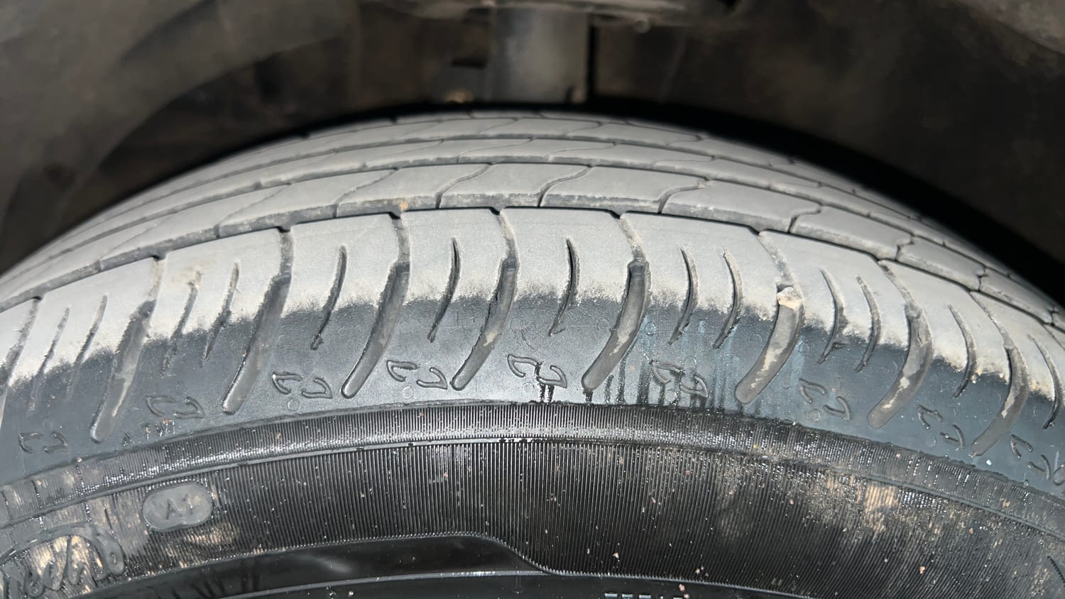 Used 2022 Maruti Suzuki XL6 Alpha Plus MT Petrol Petrol Manual tyres LEFT FRONT TYRE TREAD VIEW