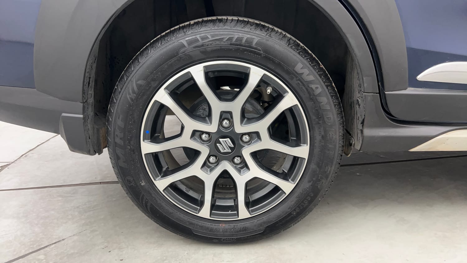 Used 2022 Maruti Suzuki XL6 Alpha Plus MT Petrol Petrol Manual tyres RIGHT REAR TYRE RIM VIEW