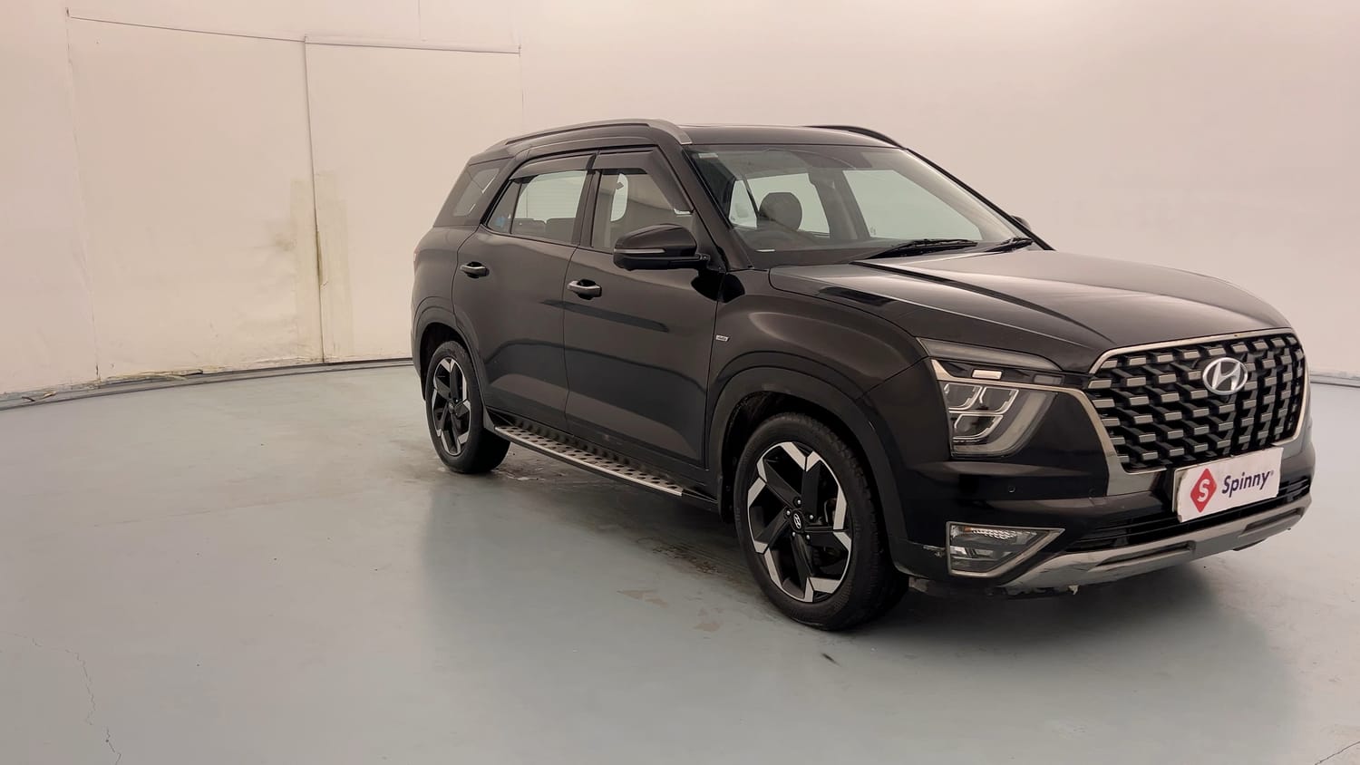 Used 2021 Hyundai Alcazar Signature (O) 6 STR 1.5 Diesel AT Diesel Automatic exterior RIGHT FRONT CORNER VIEW