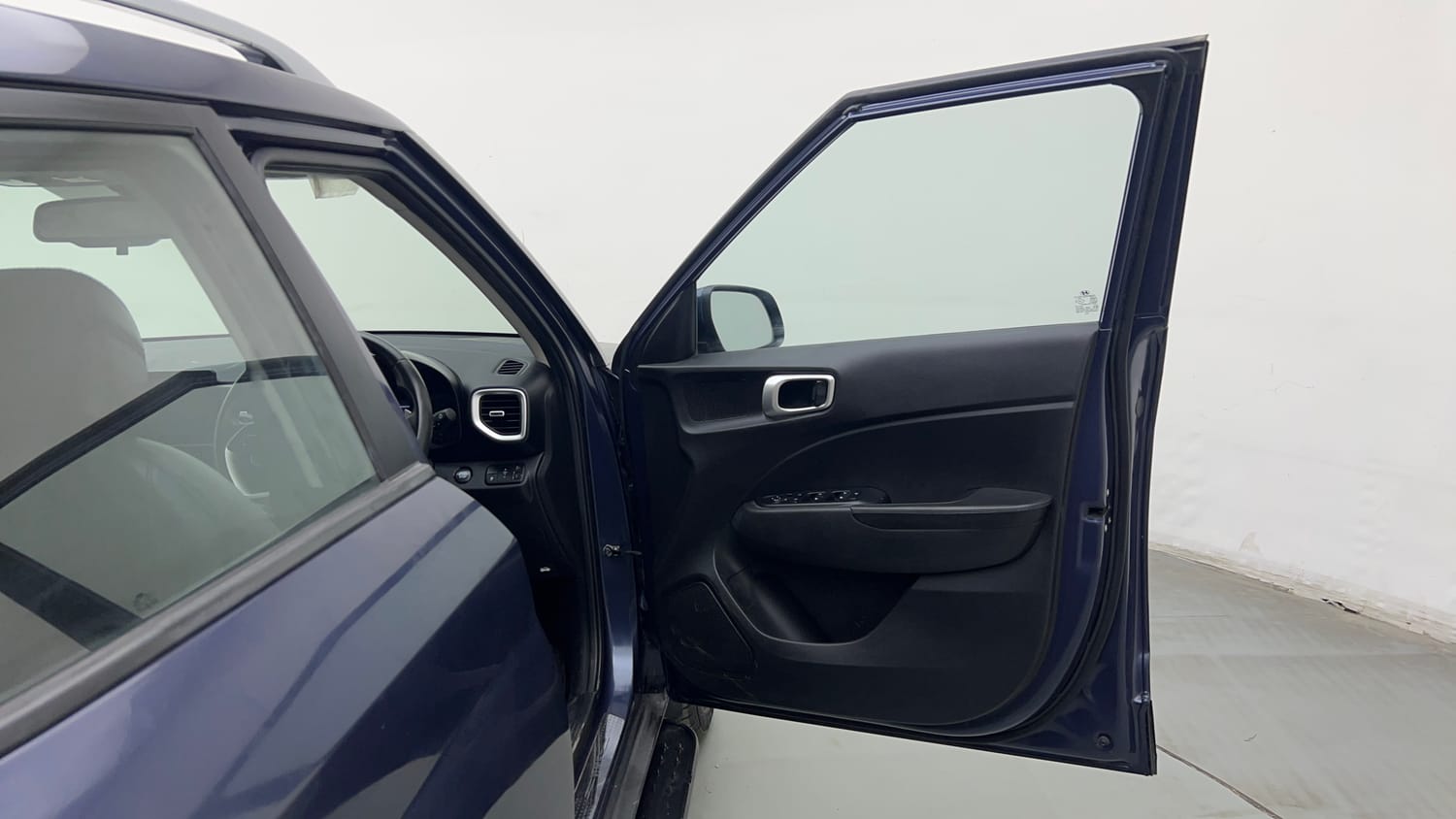 Used 2022 Hyundai Venue SX Plus 1.0 Turbo DCT Petrol Automatic interior RIGHT FRONT DOOR OPEN VIEW