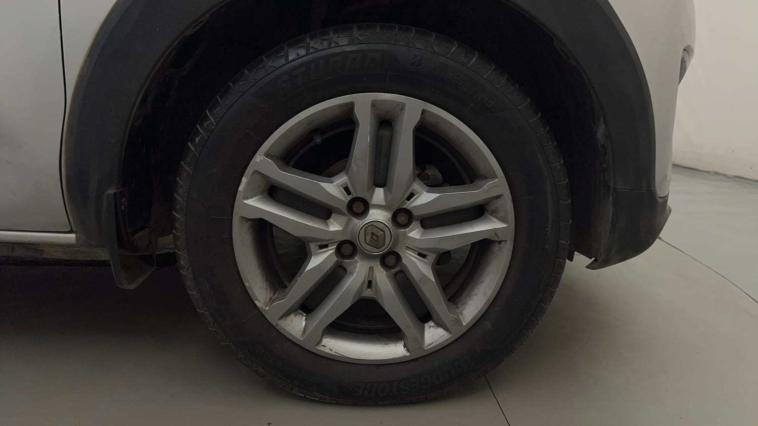 Used 2020 Renault Triber RXZ Petrol Manual tyres RIGHT FRONT TYRE RIM VIEW
