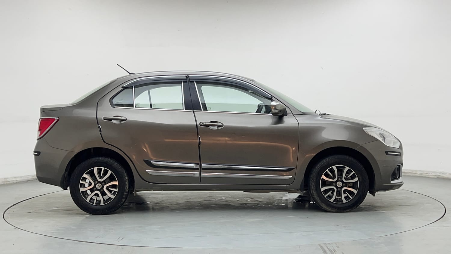 Used 2022 Maruti Suzuki Dzire VXi Petrol Manual exterior RIGHT SIDE VIEW