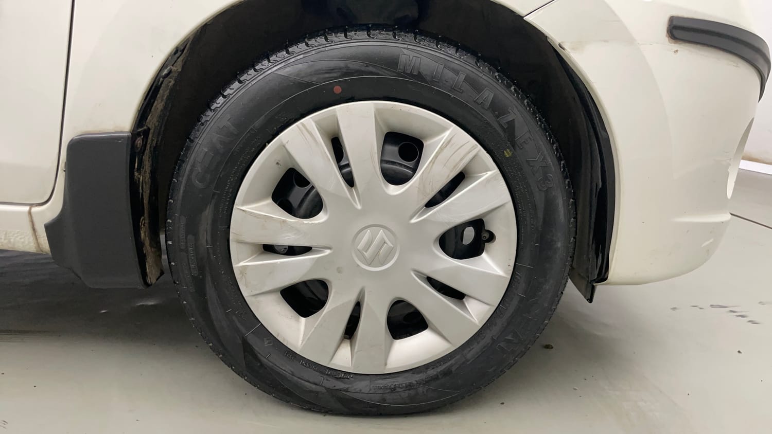 Used 2016 Maruti Suzuki Celerio VXi Petrol Manual tyres RIGHT FRONT TYRE RIM VIEW
