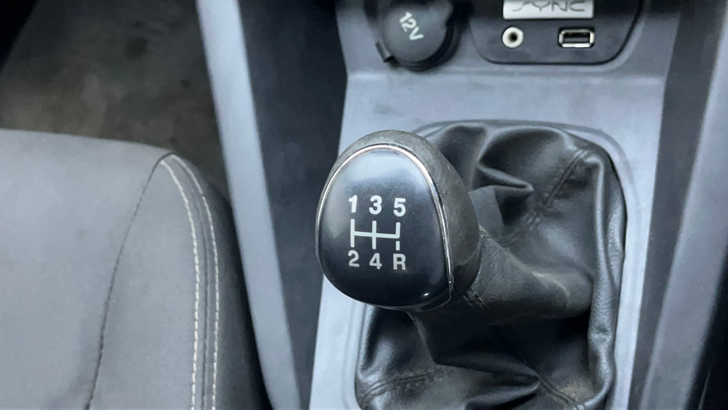 Used 2016 Ford Figo Titanium Plus 1.5 TDCi Diesel Manual interior GEAR  KNOB VIEW