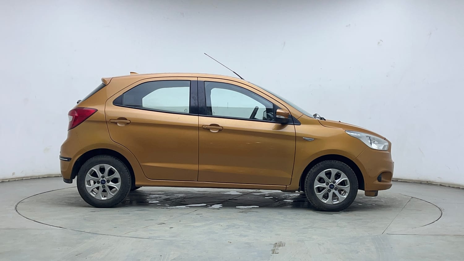 Used 2016 Ford Figo Titanium Plus 1.5 TDCi Diesel Manual exterior RIGHT SIDE VIEW