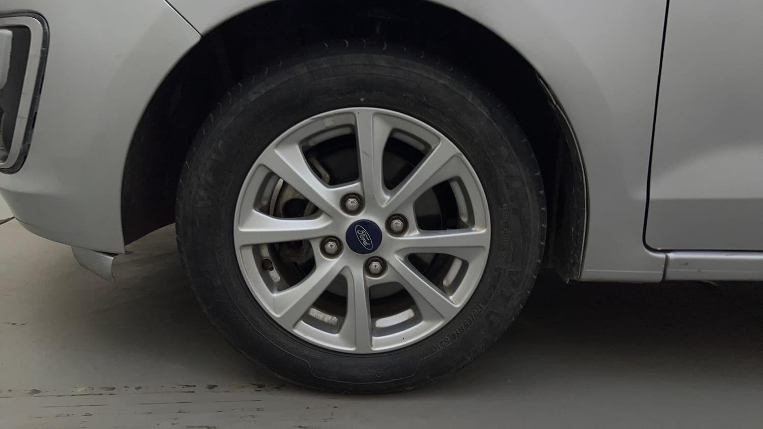 Used 2019 Ford Figo Titanium 1.2 Ti-VCT MT Petrol Manual tyres LEFT FRONT TYRE RIM VIEW