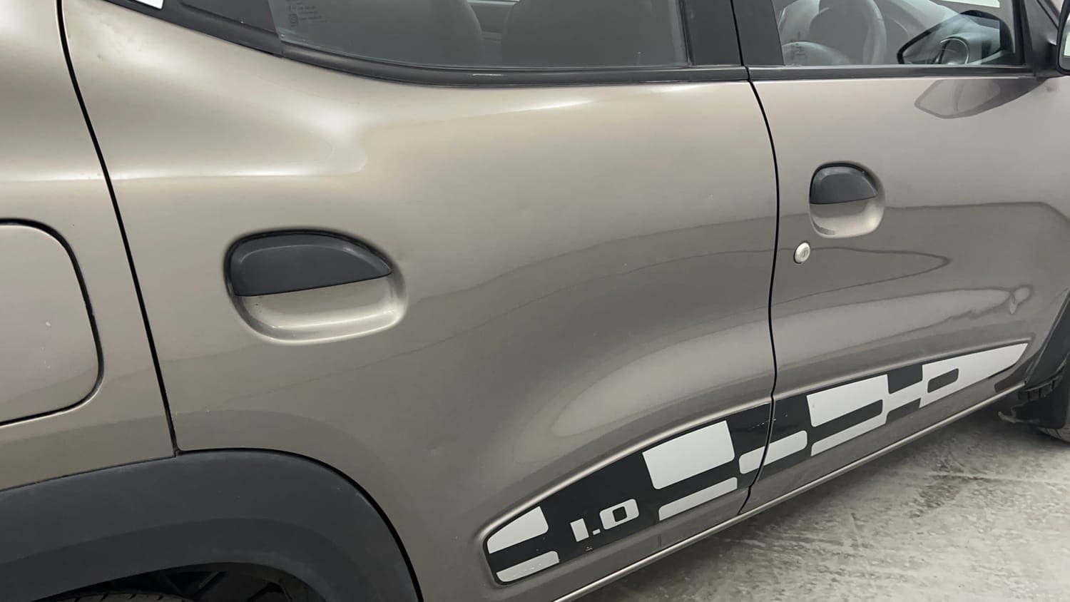 Used 2017 Renault Kwid RXT Petrol Manual dents MINOR DENT