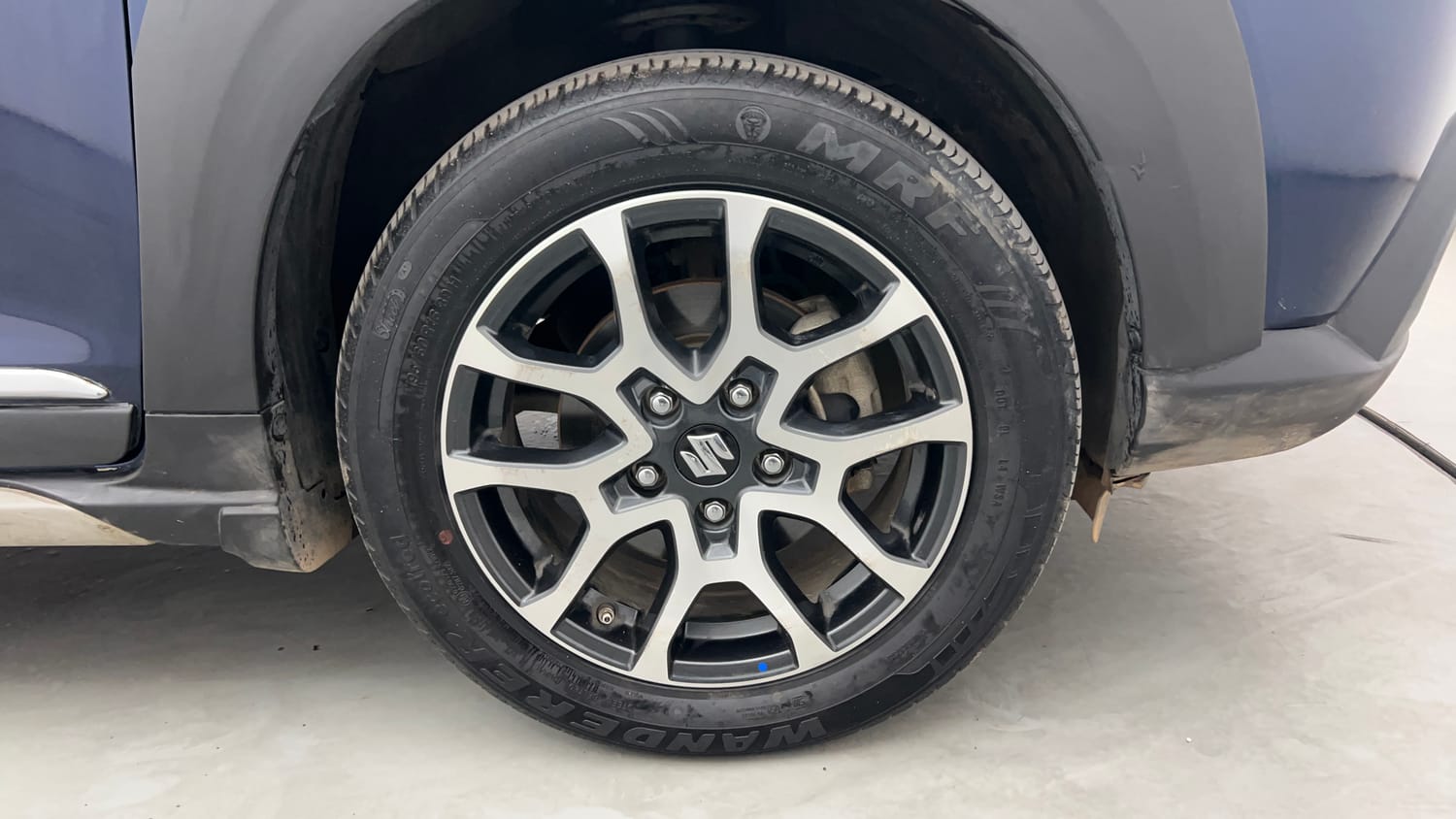 Used 2022 Maruti Suzuki XL6 Alpha Plus MT Petrol Petrol Manual tyres RIGHT FRONT TYRE RIM VIEW