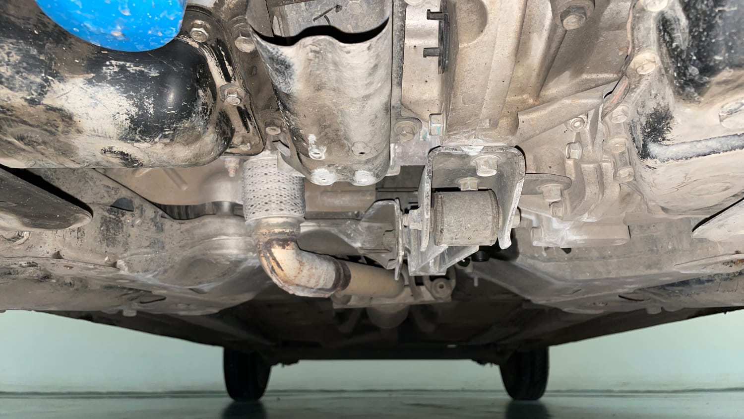 Used 2012 Hyundai i10 Sportz 1.2 AT Kappa2 Petrol Automatic extra FRONT LEFT UNDERBODY VIEW