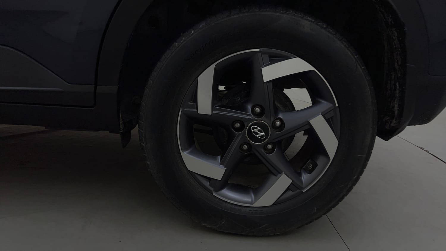 Used 2022 Hyundai Venue SX Plus 1.0 Turbo DCT Petrol Automatic tyres LEFT REAR TYRE RIM VIEW