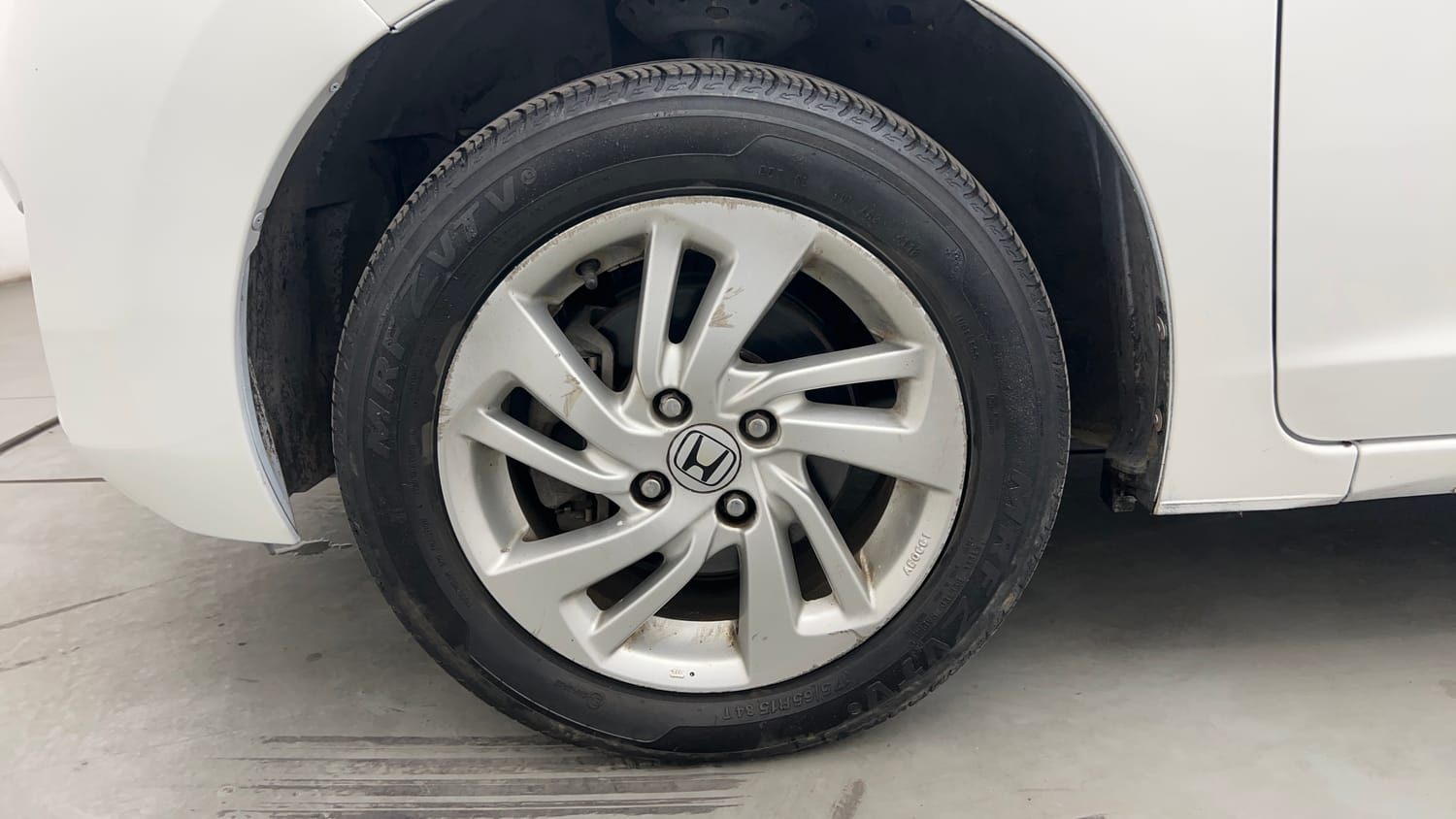 Used 2016 Honda Jazz V AT Petrol Petrol Automatic tyres LEFT FRONT TYRE RIM VIEW