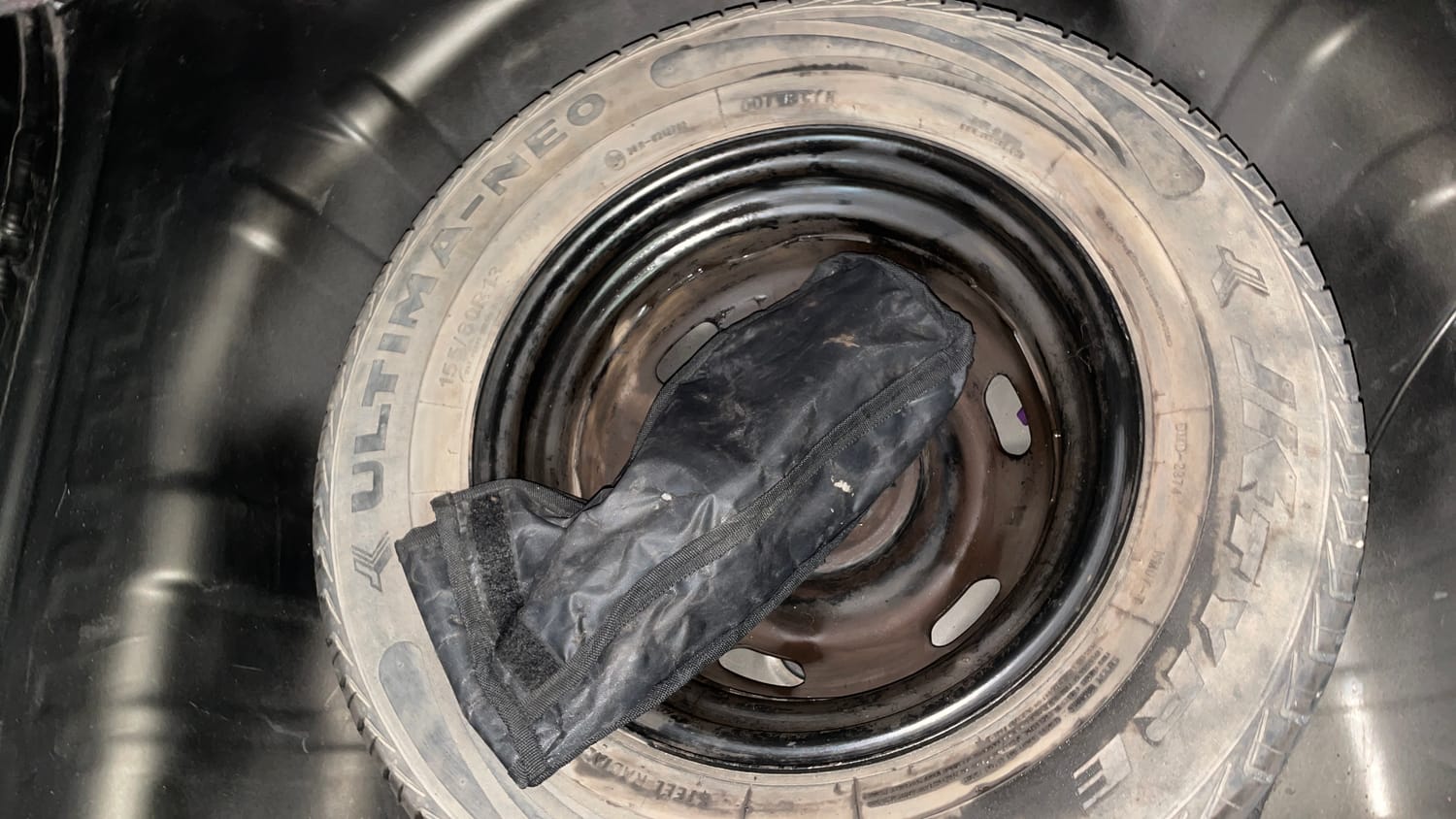 Used 2016 Renault Kwid RXL Petrol Manual tyres SPARE TYRE VIEW