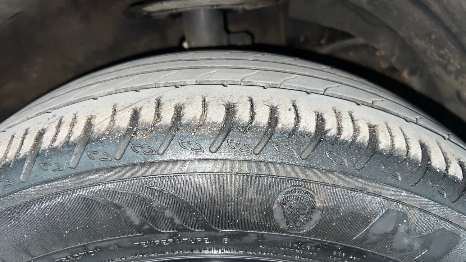 Used 2022 Maruti Suzuki XL6 Alpha Plus MT Petrol Petrol Manual tyres RIGHT FRONT TYRE TREAD VIEW
