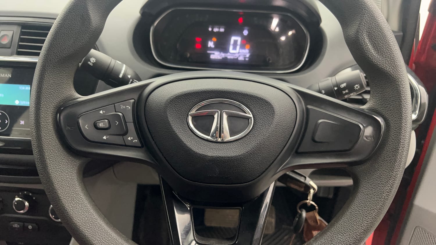 Used 2022 Tata Tiago XTA Petrol Automatic top_features Steering mounted controls