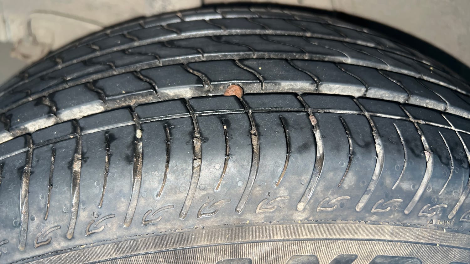 Used 2019 Hyundai Venue SX Plus 1.0 Turbo DCT Petrol Automatic tyres RIGHT REAR TYRE TREAD VIEW