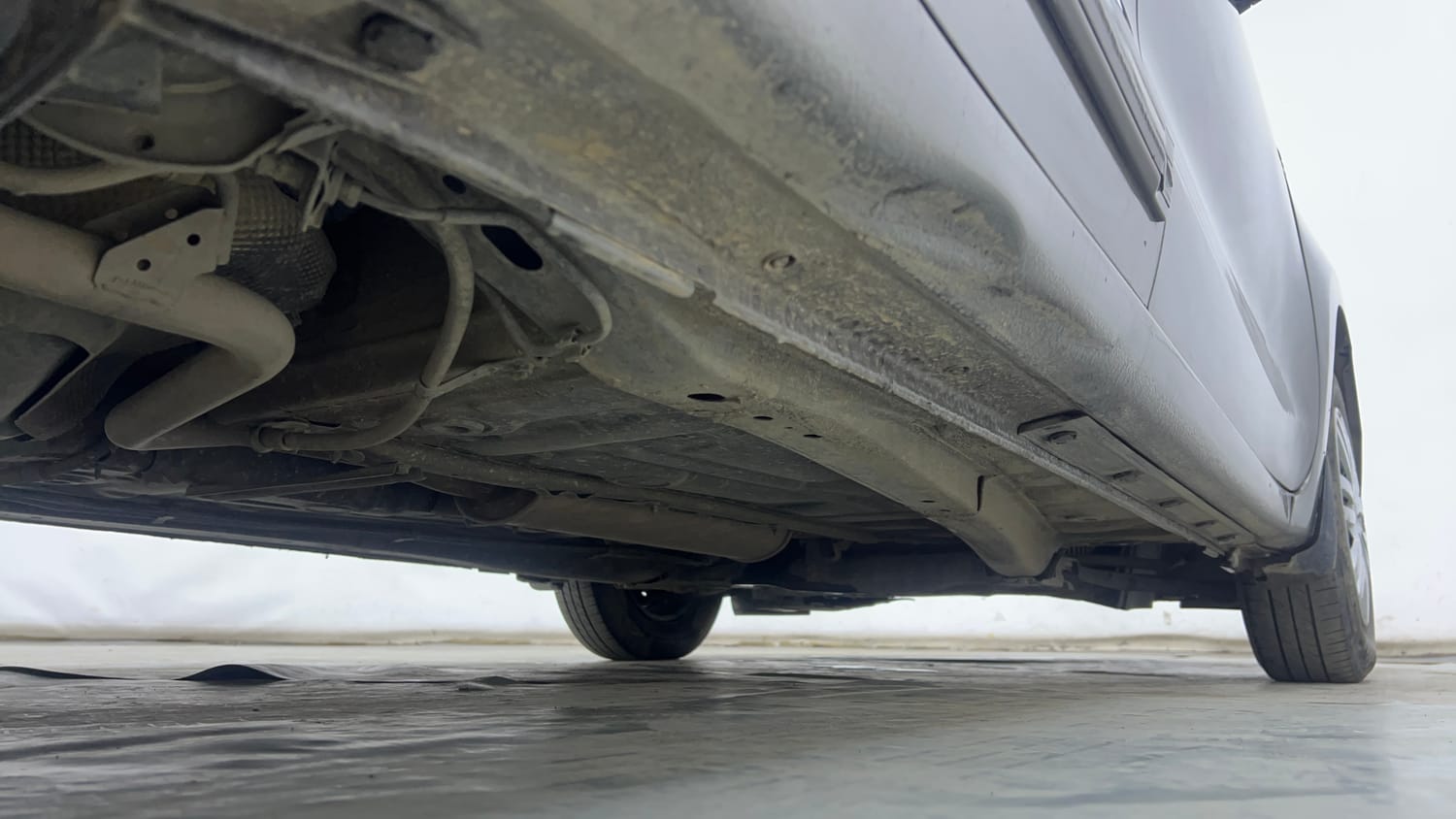Used 2017 Maruti Suzuki Dzire VXi AMT Petrol Automatic extra REAR RIGHT UNDERBODY VIEW