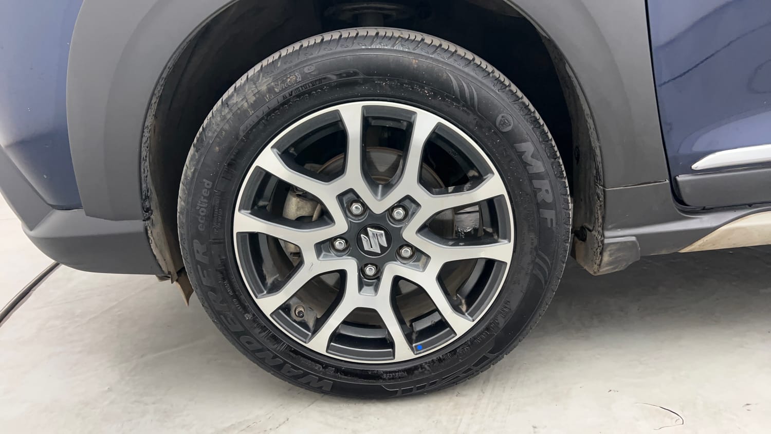 Used 2022 Maruti Suzuki XL6 Alpha Plus MT Petrol Petrol Manual tyres LEFT FRONT TYRE RIM VIEW