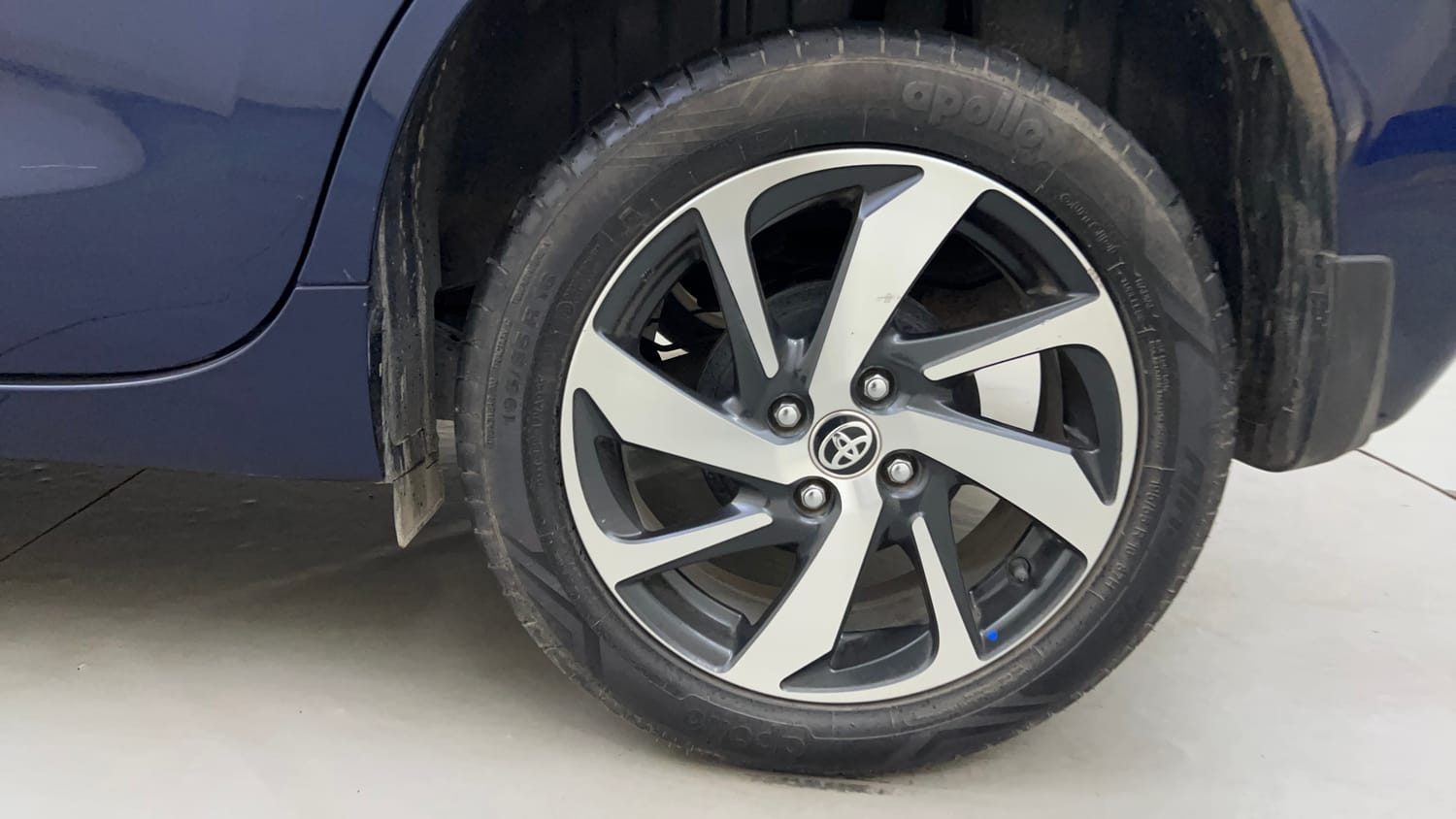Used 2024 Toyota Glanza V AMT Petrol Automatic tyres LEFT REAR TYRE RIM VIEW