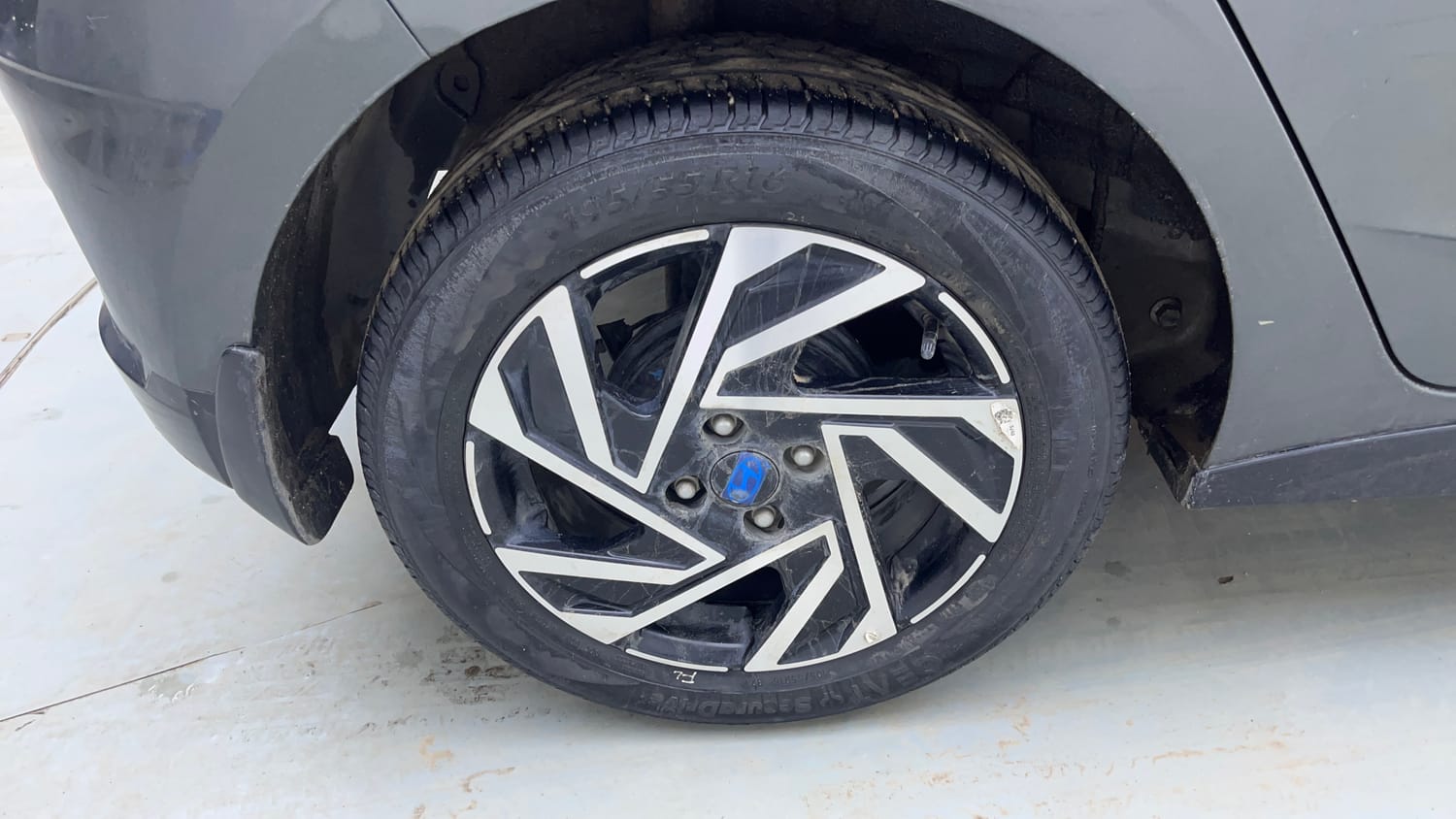 Used 2025 Hyundai New i20 Asta (O) 1.2 IVT Petrol Automatic tyres RIGHT REAR TYRE RIM VIEW