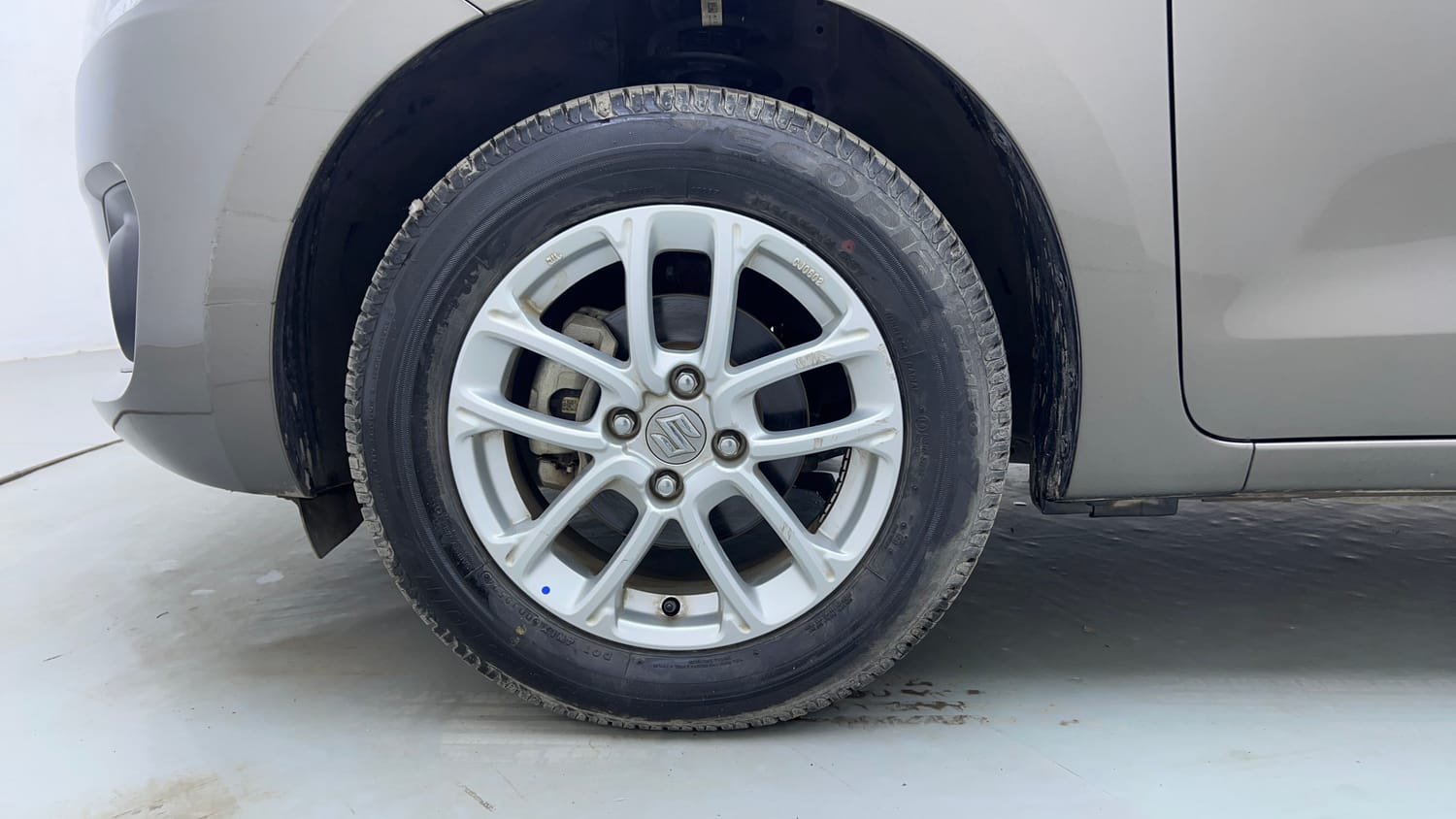 Used 2024 Maruti Suzuki Swift ZXi Petrol Manual tyres LEFT FRONT TYRE RIM VIEW
