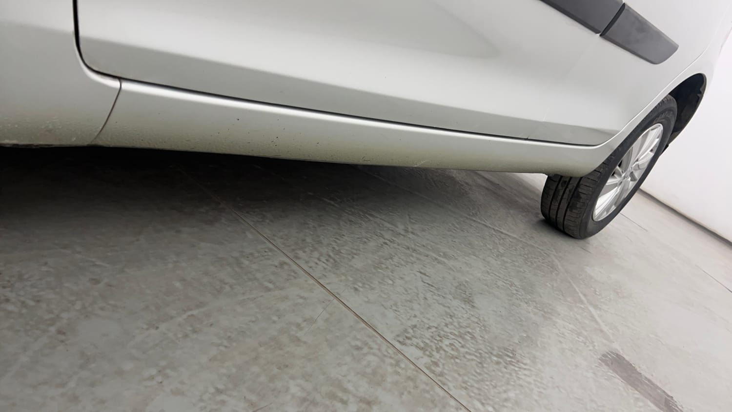 Used 2016 Maruti Suzuki Swift ZXi Petrol Manual dents MINOR SCRATCH