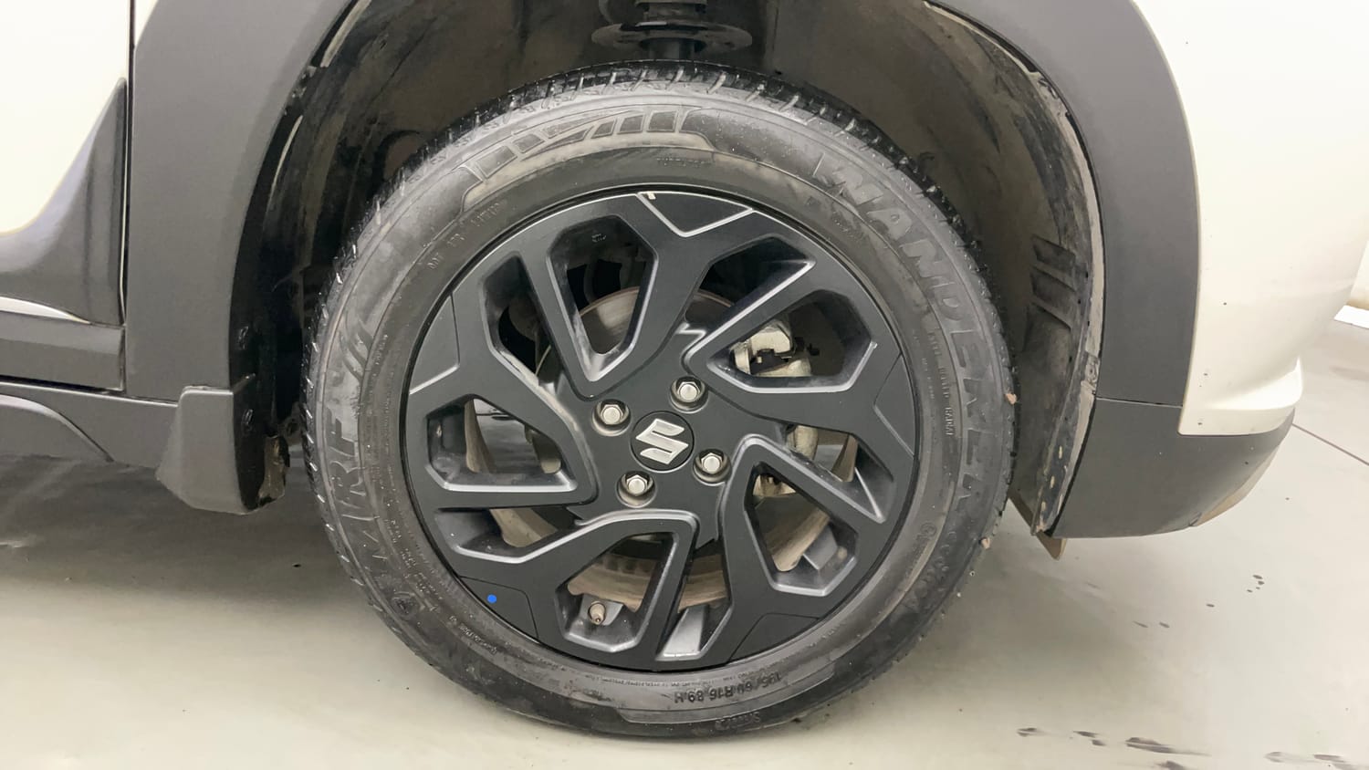 Used 2024 Maruti Suzuki Fronx Delta Plus 1.2L AGS Petrol Automatic tyres RIGHT FRONT TYRE RIM VIEW