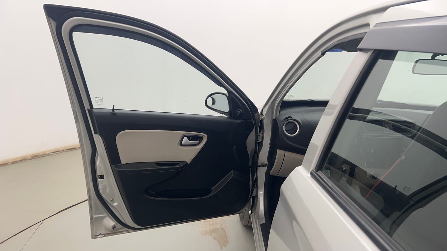 Used 2022 Maruti Suzuki Alto 800 LXi (O) Petrol Manual interior LEFT FRONT DOOR OPEN VIEW