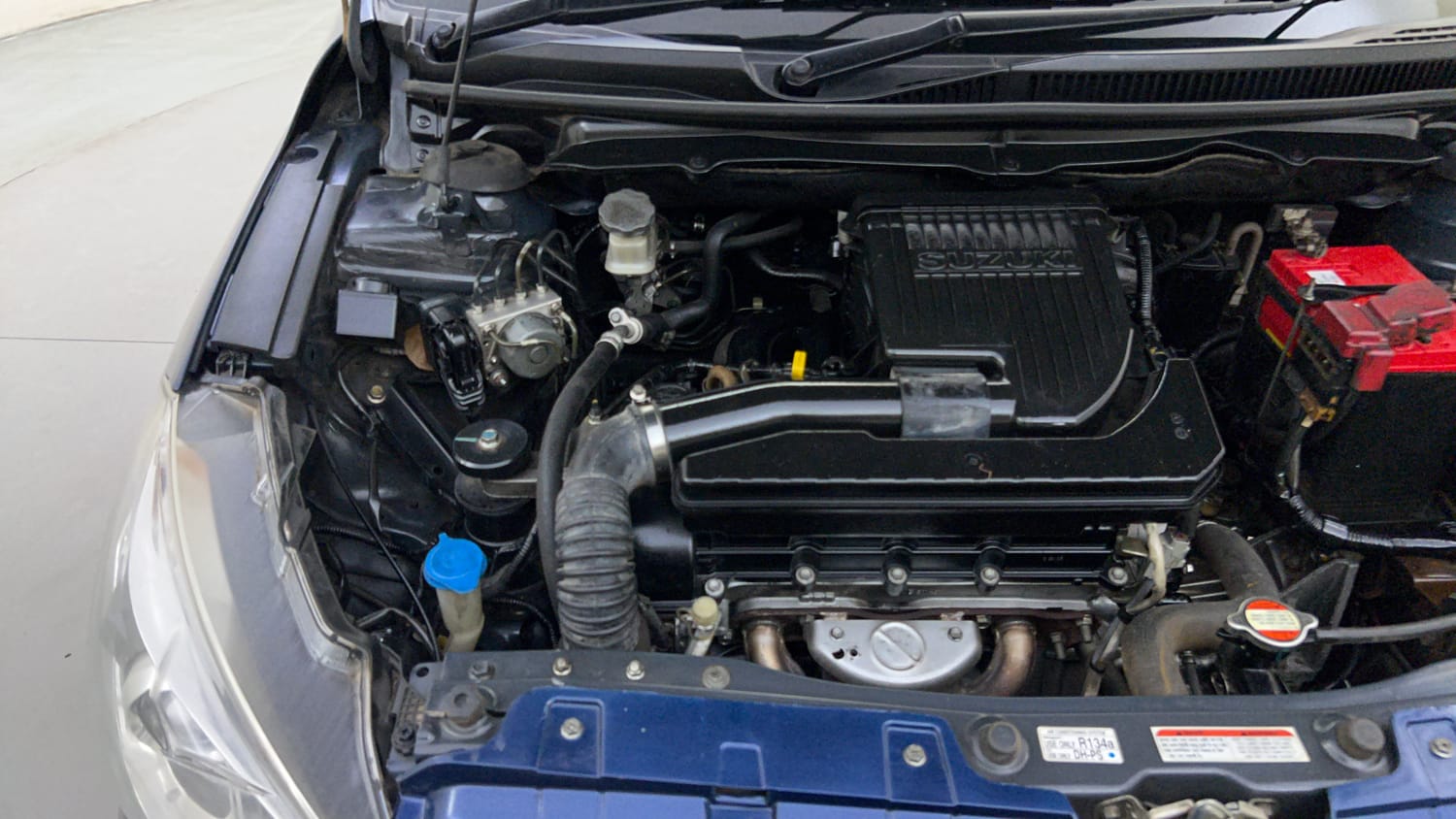 Used 2018 Maruti Suzuki Ciaz Zeta 1.4 MT Petrol Manual engine ENGINE RIGHT SIDE HINGE & APRON VIEW