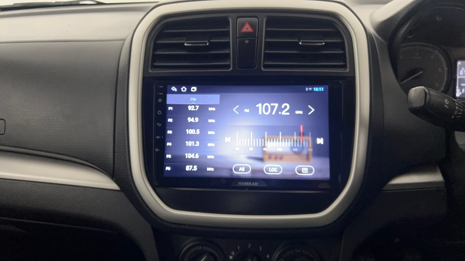 Used 2016 Maruti Suzuki Vitara Brezza [2016-2020] VDi Diesel Manual top_features Integrated (in-dash) music system