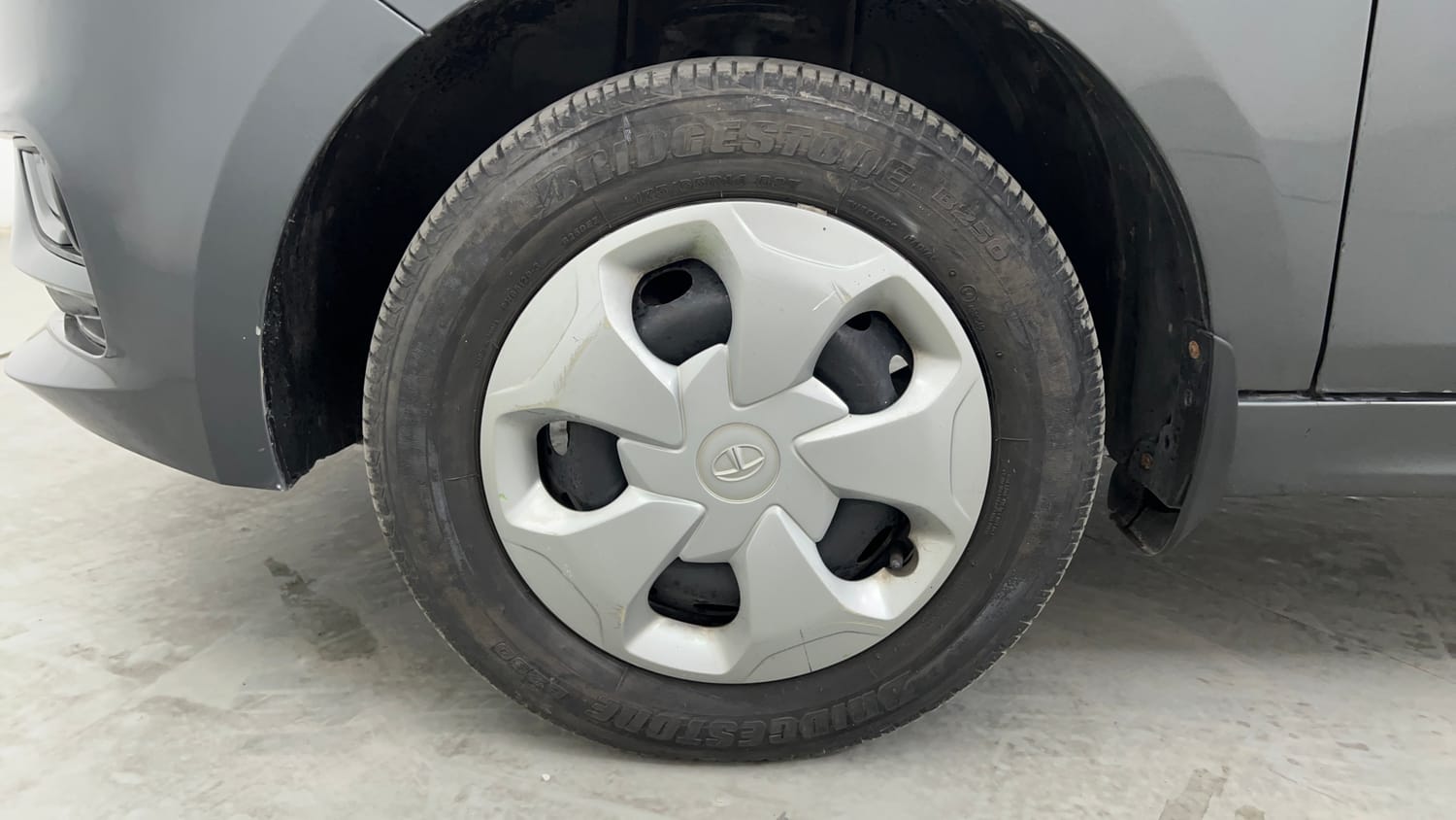 Used 2022 Tata Tiago XT CNG Cng Manual tyres LEFT FRONT TYRE RIM VIEW