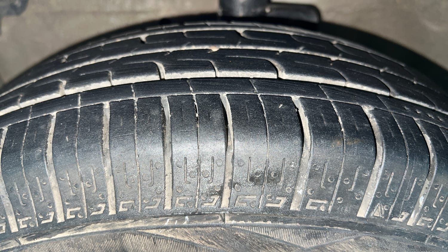Used 2015 Maruti Suzuki Celerio VXi CNG Cng Manual tyres LEFT FRONT TYRE TREAD VIEW
