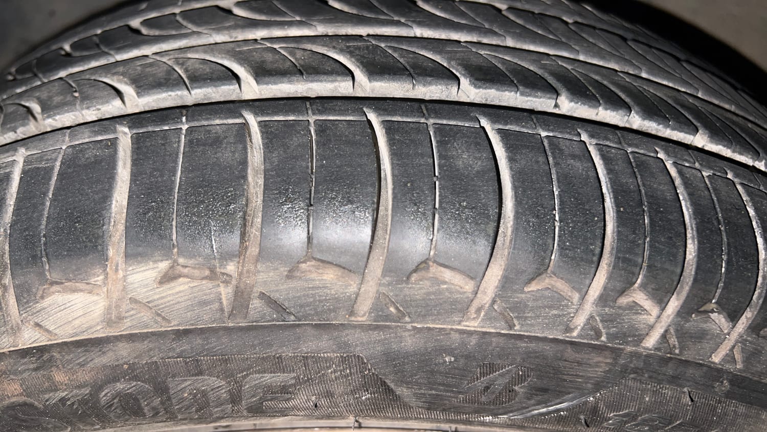 Used 2020 Renault Triber RXZ Petrol Manual tyres LEFT FRONT TYRE TREAD VIEW