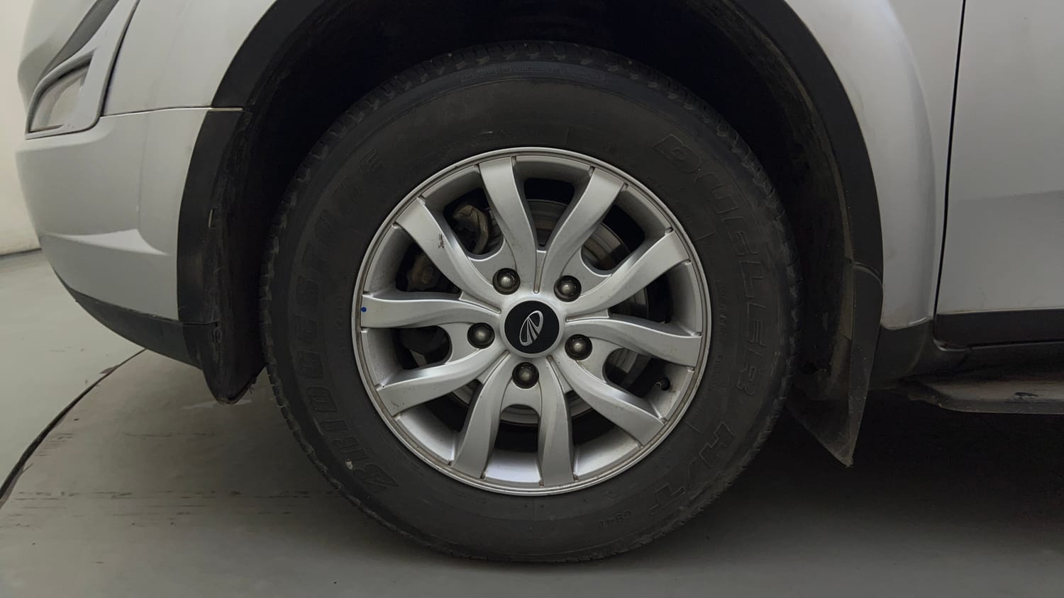Used 2017 Mahindra XUV500 W10 Diesel Manual tyres LEFT FRONT TYRE RIM VIEW