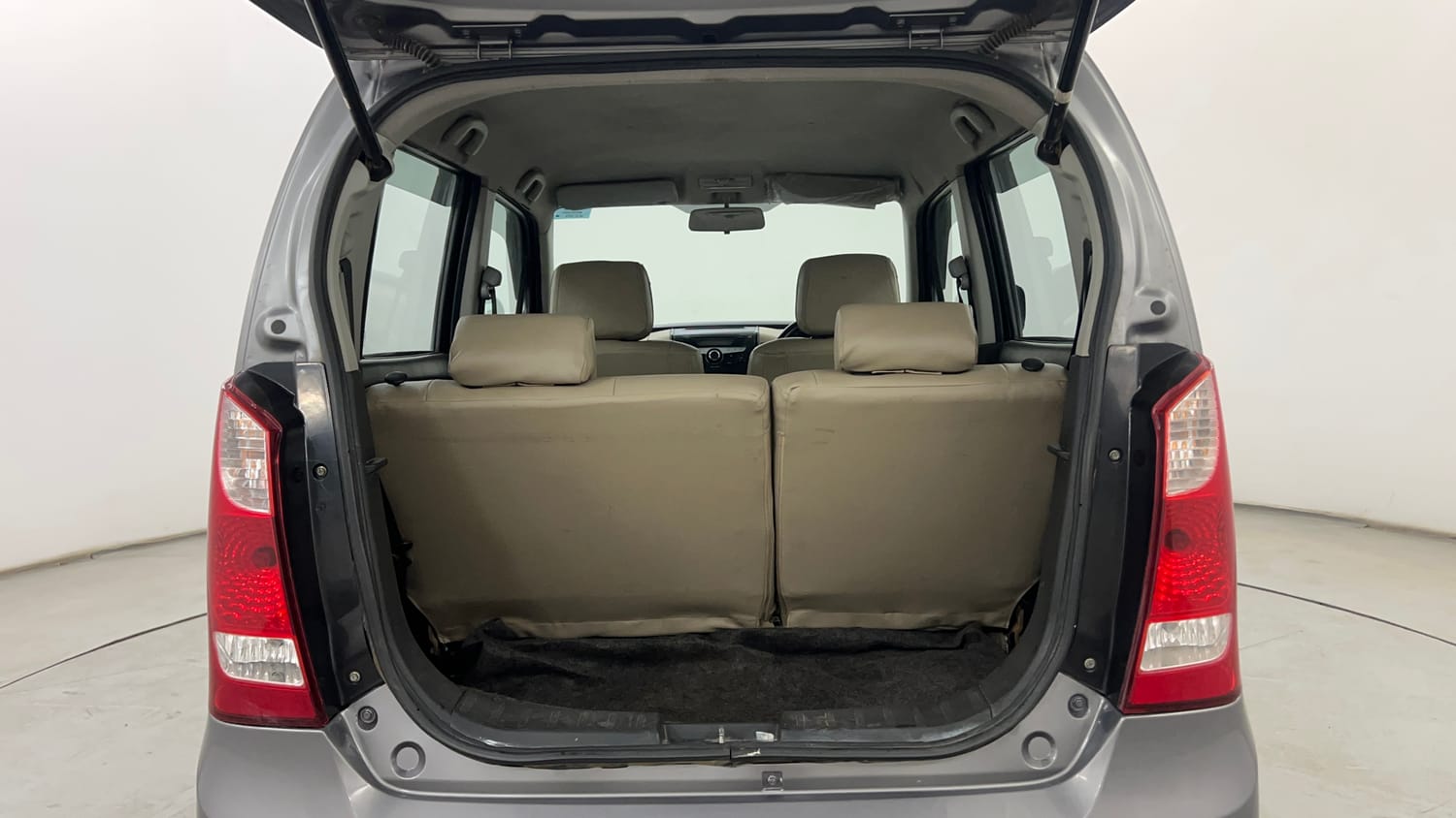 Used 2018 Maruti Suzuki Wagon R 1.0 VXI AMT Petrol Automatic interior DICKY INSIDE VIEW