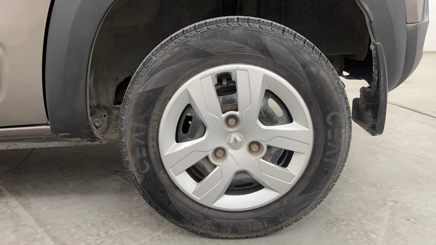 Used 2017 Renault Kwid RXT Petrol Manual tyres LEFT REAR TYRE RIM VIEW
