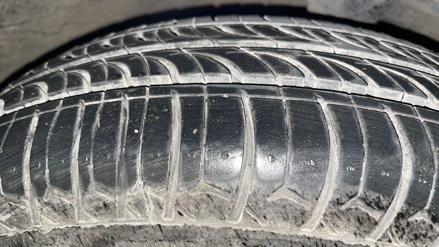 Used 2012 Hyundai i10 Sportz 1.2 AT Kappa2 Petrol Automatic tyres RIGHT FRONT TYRE TREAD VIEW