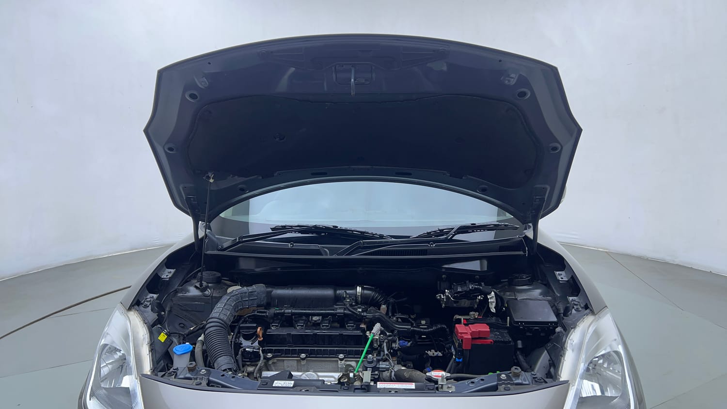 Used 2024 Maruti Suzuki Swift ZXi Petrol Manual engine ENGINE & BONNET OPEN FRONT VIEW