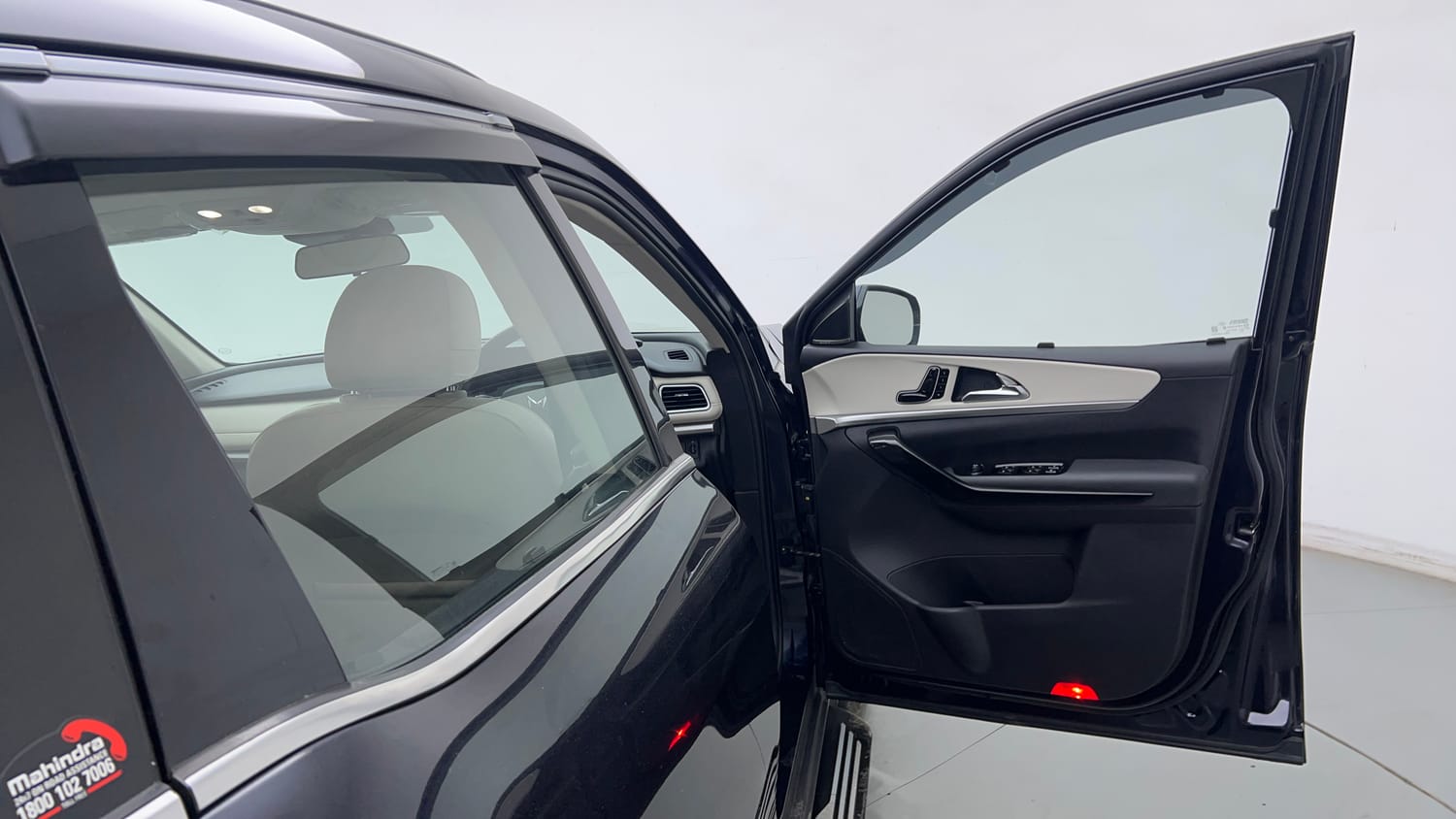 Used 2024 Mahindra XUV700 AX 7 Luxury Pack Diesel MT 7 STR Diesel Manual interior RIGHT FRONT DOOR OPEN VIEW