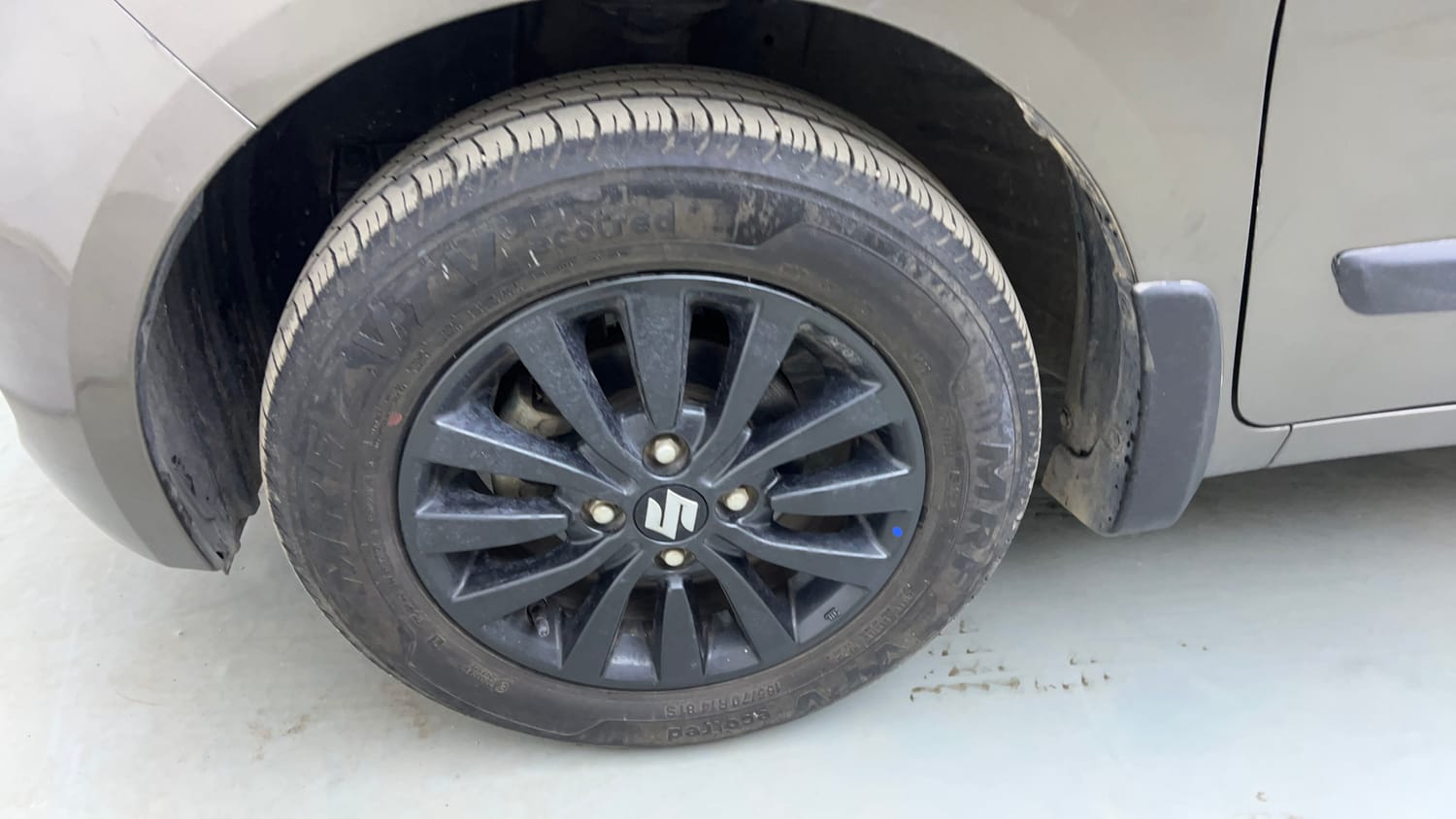 Used 2022 Maruti Suzuki Wagon R ZXI Plus 1.2 Petrol Manual tyres LEFT FRONT TYRE RIM VIEW