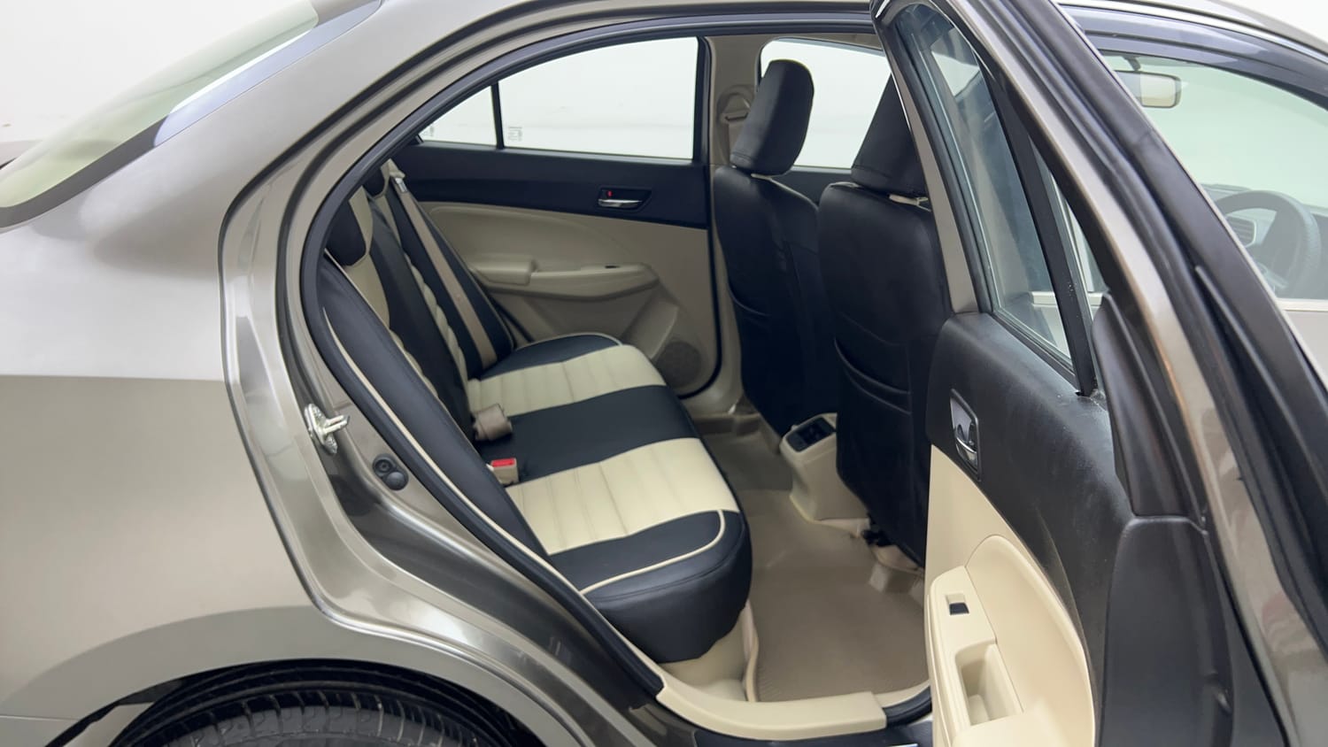 Used 2022 Maruti Suzuki Dzire VXi Petrol Manual interior RIGHT SIDE REAR DOOR CABIN VIEW