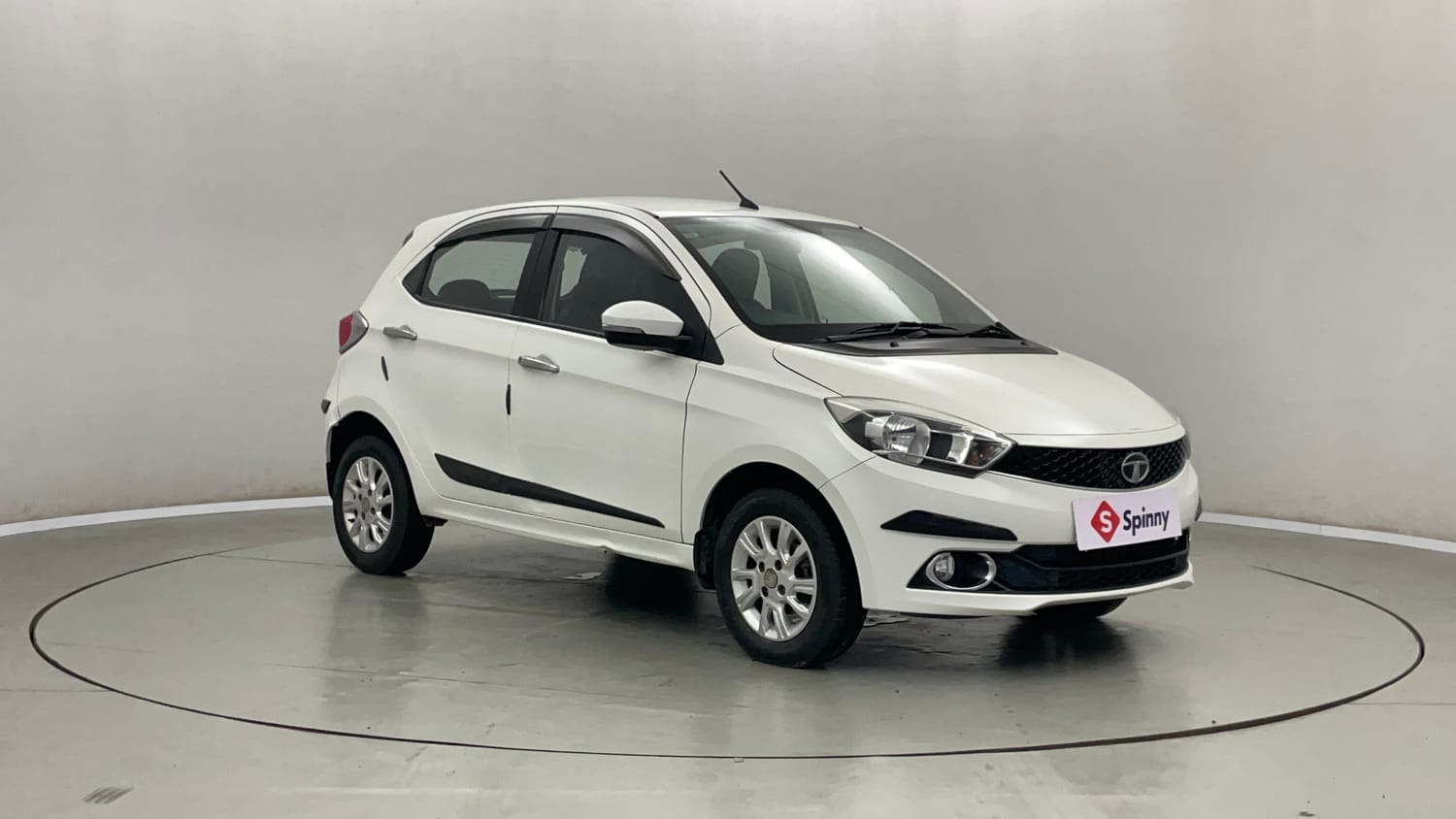 Used 2016 Tata Tiago Revotron XZ Petrol Manual exterior RIGHT FRONT CORNER VIEW
