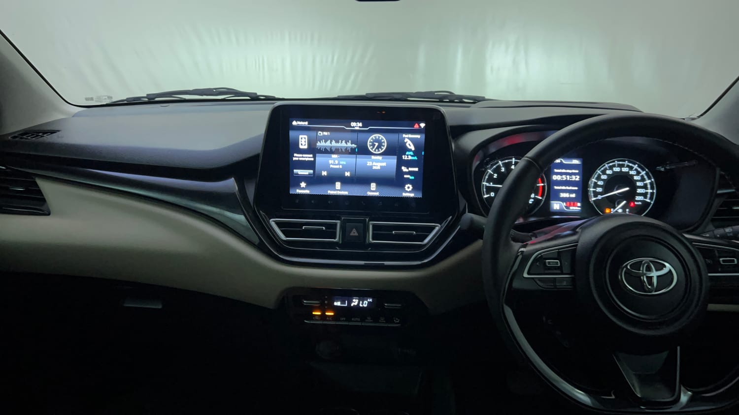 Used 2024 Toyota Glanza V AMT Petrol Automatic interior MUSIC SYSTEM & AC CONTROL VIEW