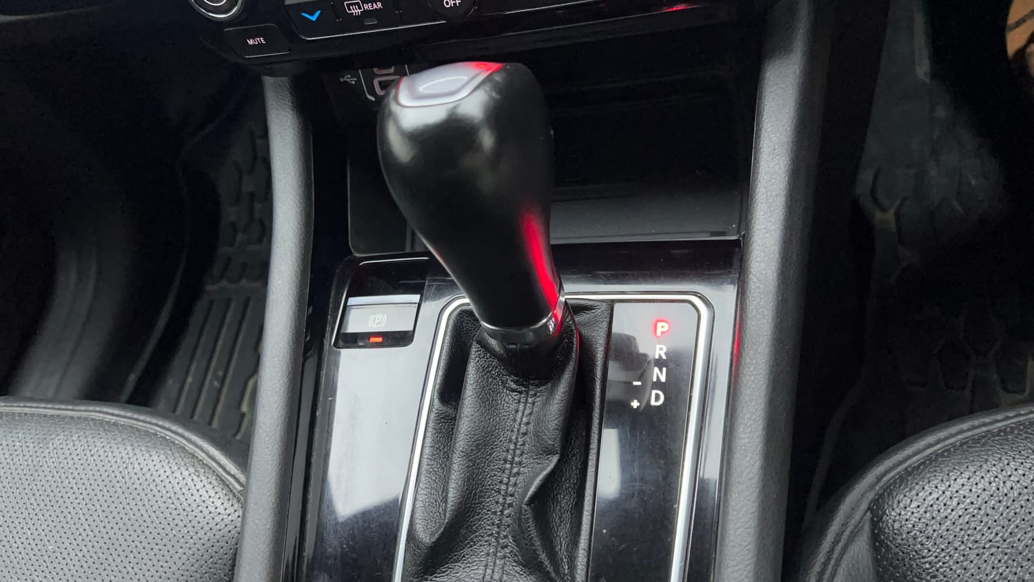 Used 2021 Jeep Compass Model S (O) 1.4 Petrol DCT Petrol Automatic interior GEAR  KNOB VIEW
