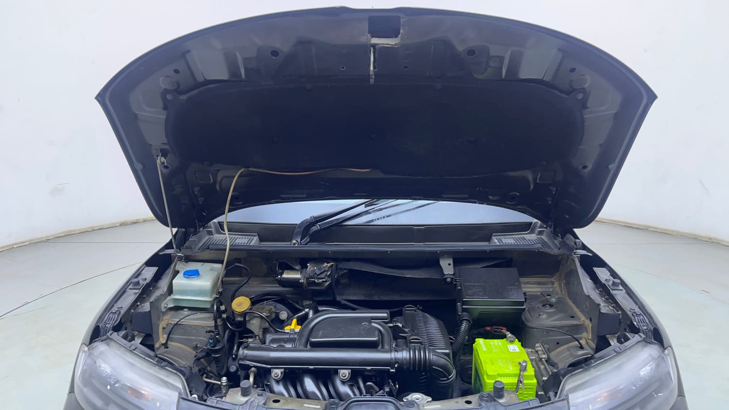 Used 2020 Renault Kwid RXT 1.0 AMT Opt Petrol Automatic engine ENGINE & BONNET OPEN FRONT VIEW