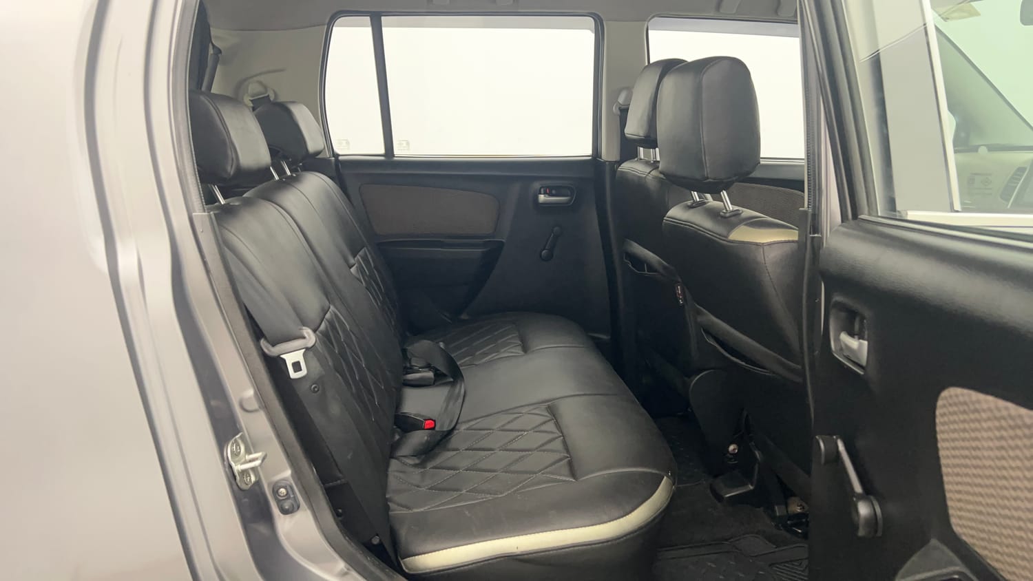 Used 2013 Maruti Suzuki Wagon R LXI Petrol Manual interior RIGHT SIDE REAR DOOR CABIN VIEW