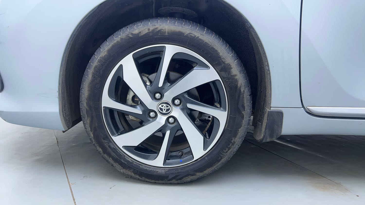 Used 2024 Toyota Glanza V Petrol Manual tyres LEFT FRONT TYRE RIM VIEW