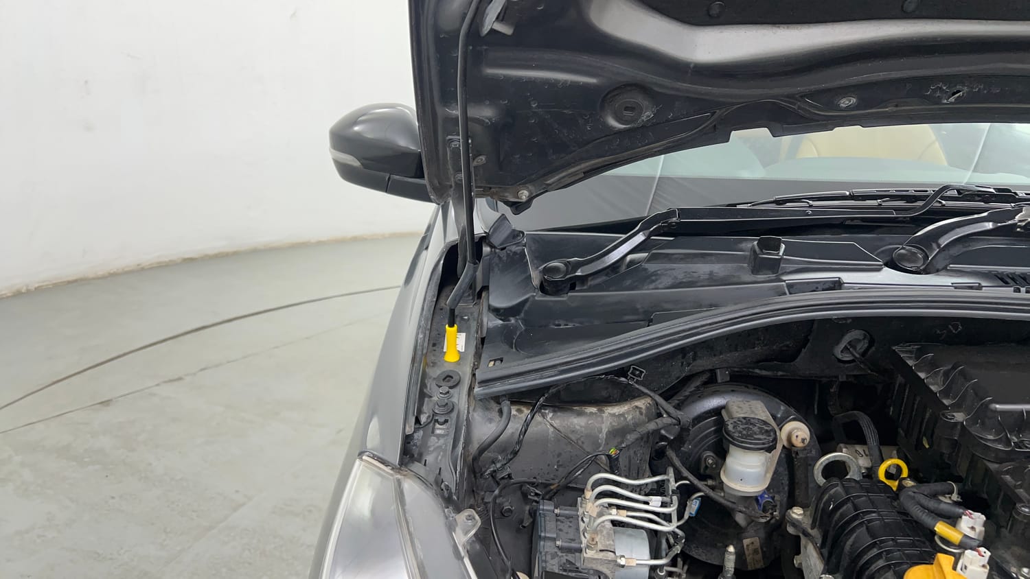 Used 2022 Tata Tiago XT CNG Cng Manual engine ENGINE RIGHT SIDE HINGE & APRON VIEW