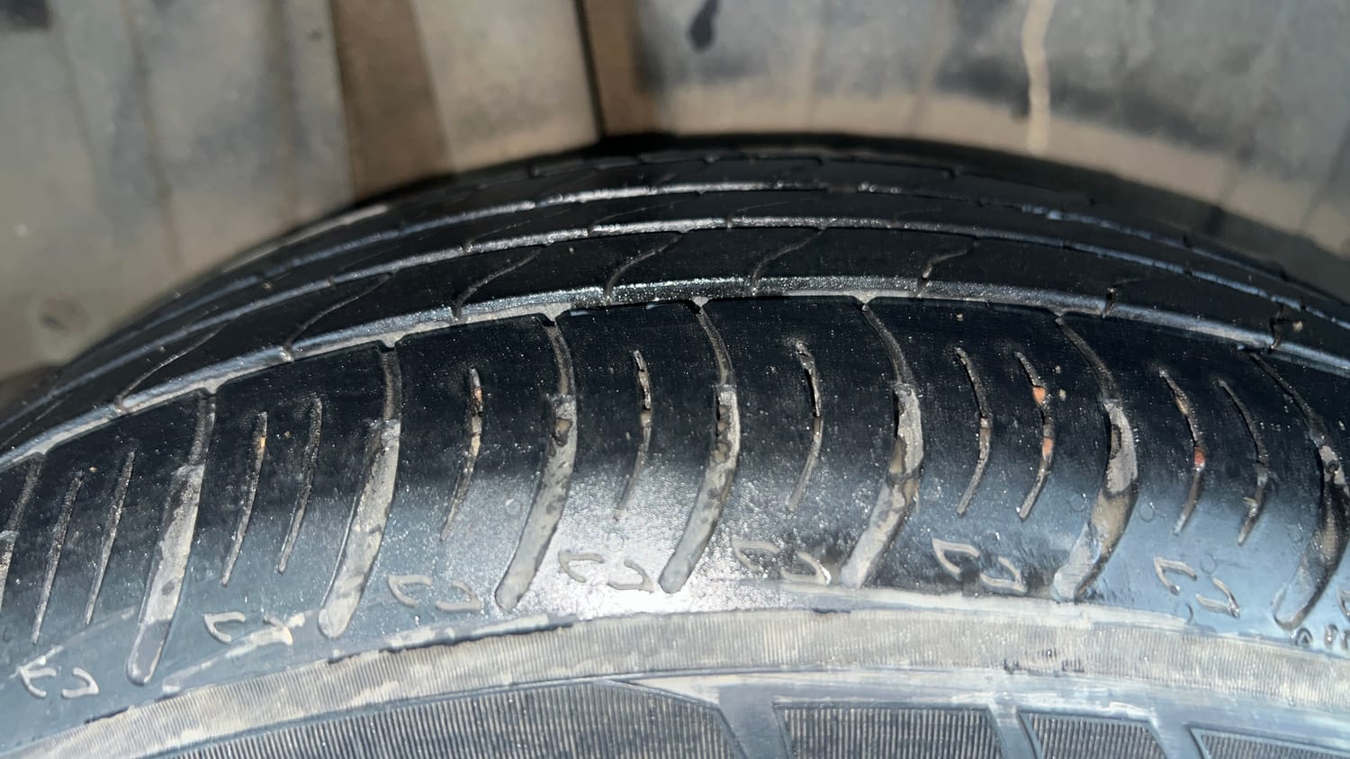 Used 2026 Maruti Suzuki XL6 Zeta MT Petrol Petrol Manual tyres RIGHT REAR TYRE TREAD VIEW